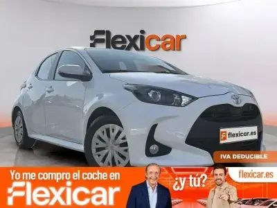 Usado Toyota Yaris Active 69 CV (50 kW) 2021 Blanco Utilitario