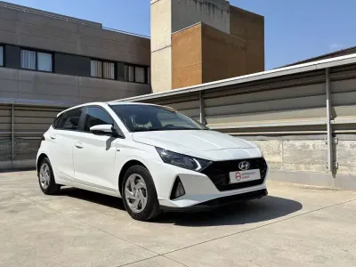 Usado Hyundai i20 79 CV (58 kW) 2025 Blanco Utilitario
