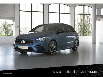 Usado Mercedes B200 AMG line 150 CV (110 kW) 2021 Denim blue  metallic paint Utilitario