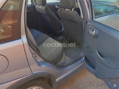 Gris / plata Usado 2005 Opel Corsa Berlina | 2000 € (Buen precio)