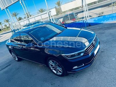 Usado VW Passat Advance 150 CV (110 kW) 2016 Azul Berlina
