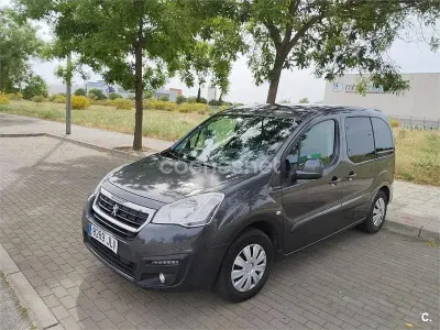 Usado Peugeot Partner Tepee Style 100 CV (73 kW) 2016 Gris / plata Monovolumen