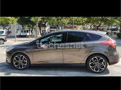 Usado Ford Focus Trend 125 CV (91 kW) 2016 Marrón Berlina