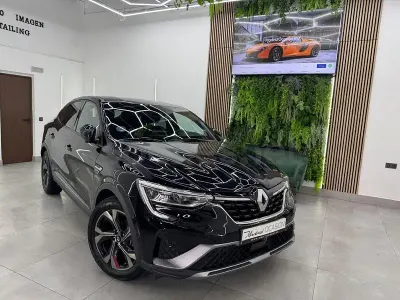 Usado Renault Arkana RS Line 145 CV (106 kW) 2023 Negro SUV