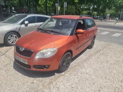 Usado Skoda Fabia Style 80 CV (58 kW) 2009 Naranja Familiar