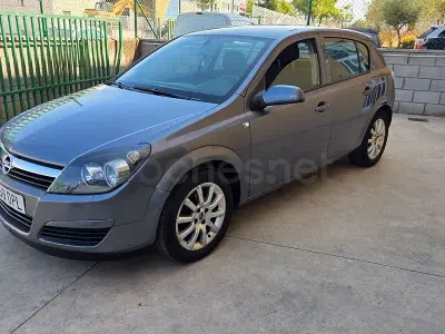 Usado Opel Astra Enjoy 105 CV (77 kW) 2005 Gris / plata Berlina