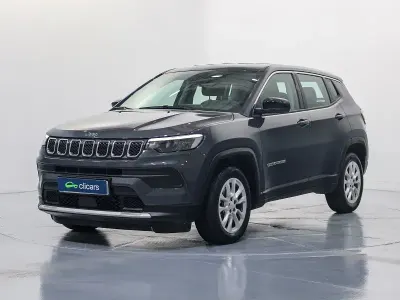Usado Jeep Compass Altitude 145 CV (106 kW) 2025 Gris / plata SUV