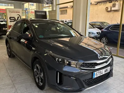 Usado Kia XCeed 100 CV (73 kW) 2024 Beige SUV