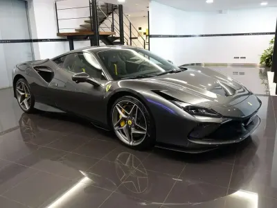 Usado Ferrari F8 721 CV (530 kW) 2021 Gris Coupe