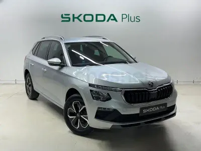 Usado Skoda Kamiq Selection 115 CV (84 kW) 2025 Gris / plata SUV