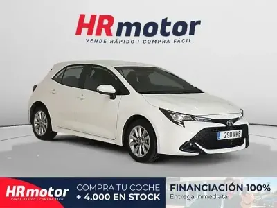 Używany Toyota Corolla Active 140 KM (102 kW) 2023 Biały Sedan/Limuzyna