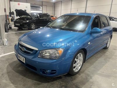 Usado Kia Cerato LX 115 CV (84 kW) 2006 Azul Berlina