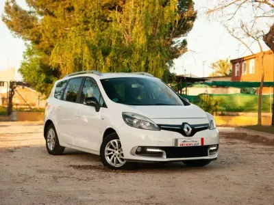Usado Renault Scénic LIMITED 129 CV (94 kW) 2016 Blanco Monovolumen