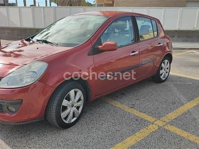 Rojo Usado 2008 Renault Clio II Privilege Berlina | 2500 € (Precio justo)