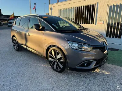 Usado Renault Grand Scénic IV LIMITED 130 CV (95 kW) 2018 Gris / plata Monovolumen