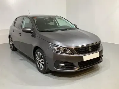 Usado Peugeot 308 Style 130 CV (95 kW) 2021 Gris / plata Berlina