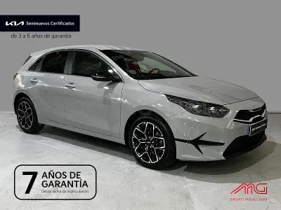 Używany Kia Ceed Style 100 KM (73 kW) 2025 Czarny Hatchback