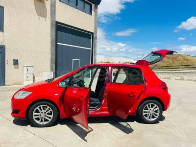 Usado Toyota Auris Luna 126 CV (92 kW) 2009 Rojo Utilitario