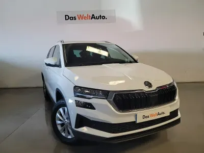 Usado Skoda Karoq Ambition 150 CV (110 kW) 2022 Blanco SUV