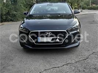 Usado Hyundai i30 120 CV (88 kW) 2018 Negro Berlina