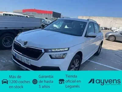 Usado Skoda Kamiq Ambition 110 CV (80 kW) 2021 Blanco SUV