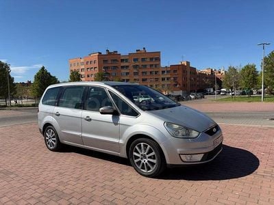 Usado Ford Galaxy Ghia 140 CV (102 kW) 2009 Gris / plata Monovolumen