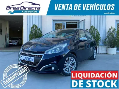 Usado Peugeot 208 Allure 82 CV (60 kW) 2017 Negro Utilitario