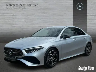 Usado Mercedes A180 136 CV (100 kW) 2025 Gris / plata Berlina