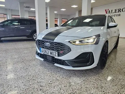 Usado Ford Focus ST 280 CV (205 kW) 2023 Blanco Berlina