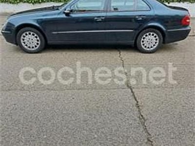 Usado Mercedes E270 Elegance 177 CV (130 kW) 2004 Azul Berlina