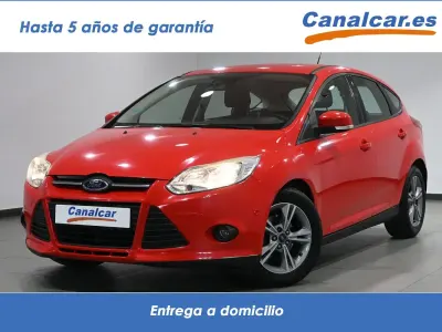 Usado Ford Focus 125 CV (91 kW) 2014 Rojo