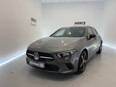 Usado Mercedes A180 136 CV (100 kW) 2019 Gris / plata Berlina