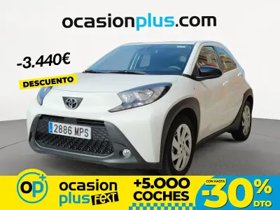 Begagnad Toyota Aygo X Play 72 HK (52 kW) 2024 Vit SUV