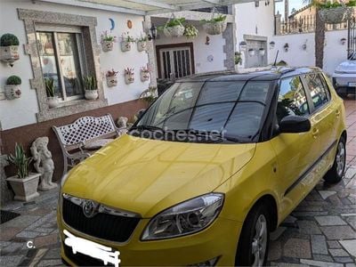 Usado Skoda Fabia Family 75 CV (55 kW) 2012 Amarillo Familiar