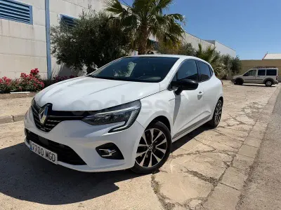 Käytetty Renault Clio V Zen 100 HP (73 kW) 2023 Valkoinen Sedan