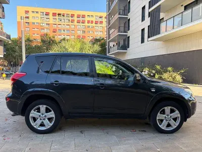 Usado Toyota RAV4 Premium 177 CV (130 kW) 2008 Negro SUV
