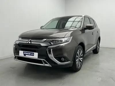Gris Usado 2019 Mitsubishi Outlander Motion SUV | 18.590 € (Precio justo)