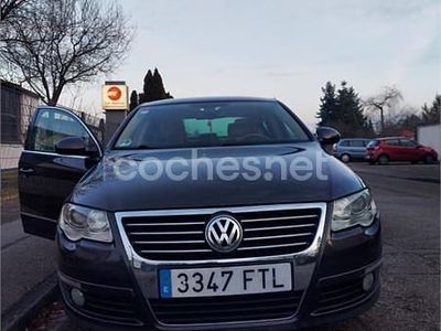 Usado VW Passat Highline 140 CV (102 kW) 2007 Marrón Berlina