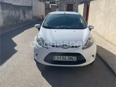 Usado Ford Fiesta Trend 70 CV (51 kW) 2012 Blanco Berlina