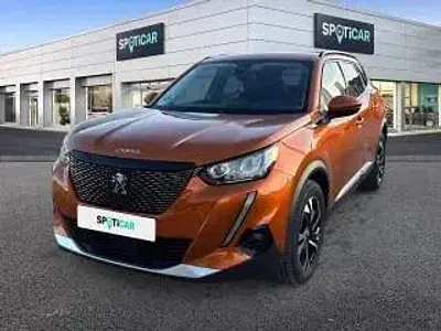 Usado Peugeot 2008 Allure 110 CV (80 kW) 2021 Naranja SUV