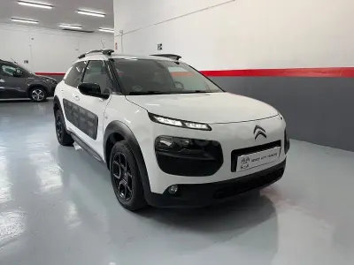 Usado Citroën C4 Cactus Shine 92 CV (67 kW) 2015 Blanco Utilitario