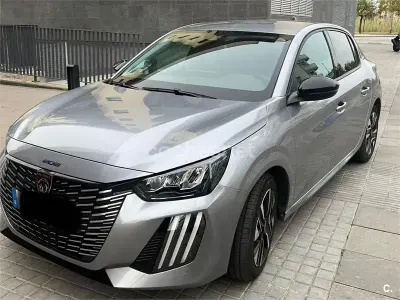 Usado Peugeot 208 Allure 100 CV (73 kW) 2024 Gris / plata Utilitario