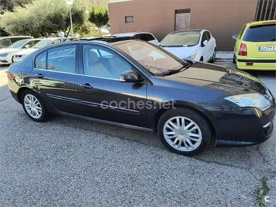 Usado Renault Laguna III Initiale 170 CV (125 kW) 2008 Negro Berlina