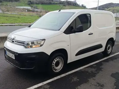 Usado Citroën Berlingo 102 CV (75 kW) 2020 Blanco Monovolumen