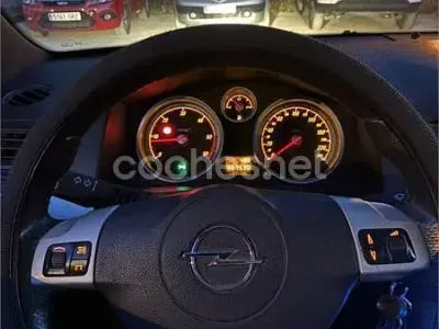 Usado Opel Astra GTC Sport 120 CV (88 kW) 2007 Negro Berlina