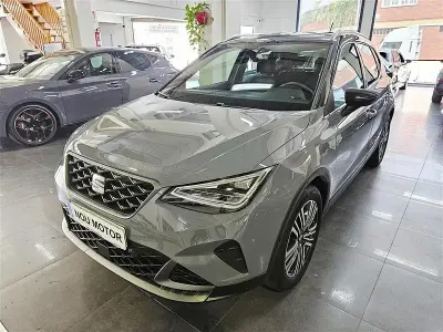 Usado Seat Arona FR 115 CV (84 kW) 2025 Gris / plata SUV
