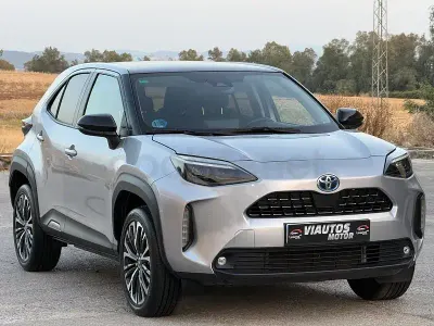 Usado Toyota Yaris Cross Style 116 CV (85 kW) 2022 Gris / plata SUV