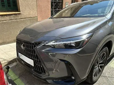 Usado Lexus NX350h Executive Line 242 CV (177 kW) 2022 Gris / plata SUV