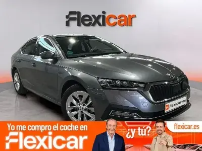 Usado Skoda Octavia Ambition 115 CV (84 kW) 2024 Gris / plata Berlina