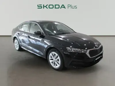 Usado Skoda Octavia Selection 110 CV (80 kW) 2024 Negro Berlina